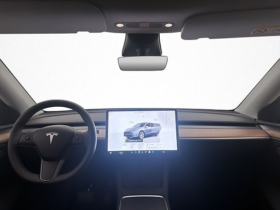 Tesla Model Y 14 of 30