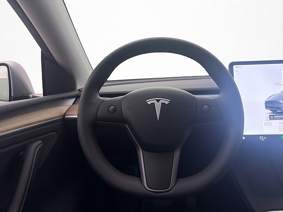 Tesla Model Y 15 of 30