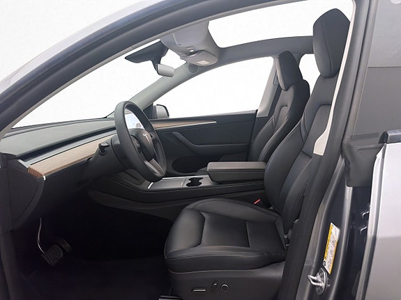 Tesla Model Y 13 of 30