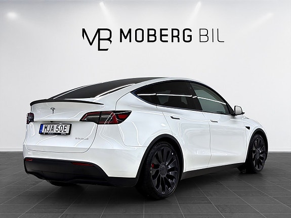Tesla Model Y 5 of 19