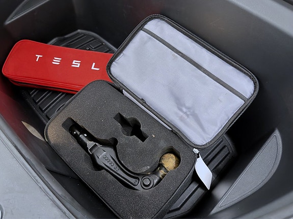 Tesla Model Y 18 of 19