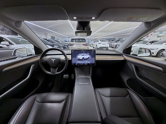 Tesla Model Y 11 of 19