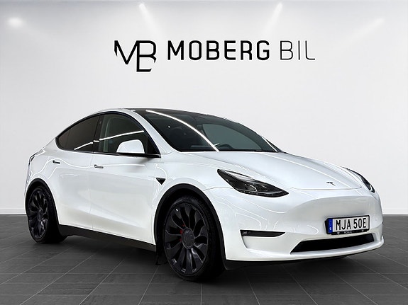 Tesla Model Y 7 of 19