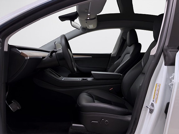 Tesla Model Y 8 of 19