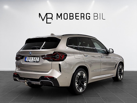 BMW iX3 5 of 15
