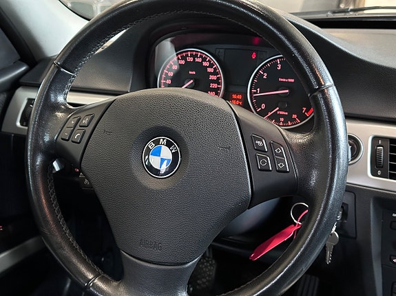 BMW 318i 11 of 15