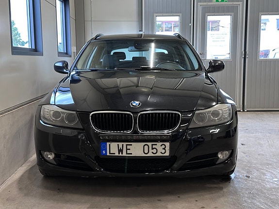 BMW 318i 2 of 15