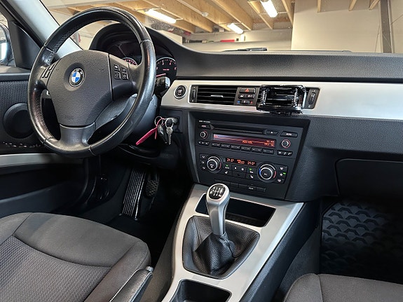 BMW 318i 10 of 15