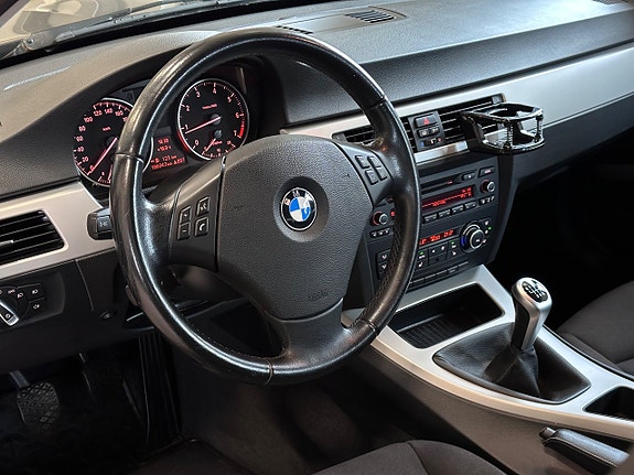 BMW 318i 6 of 15