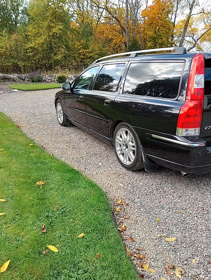 Volvo V70 2 of 4