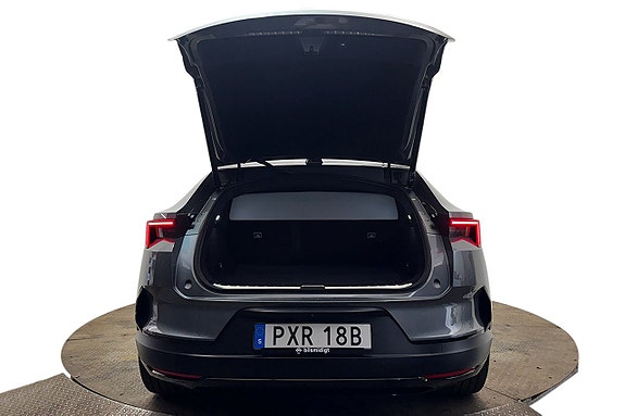 Polestar 4 7 of 30
