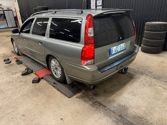 Volvo V70 3 of 8