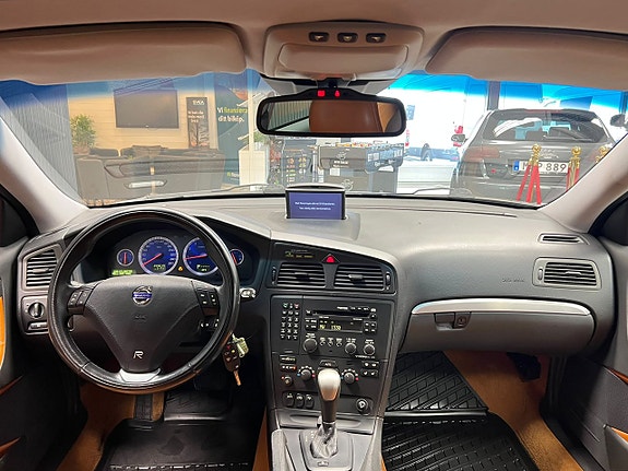 Volvo V70 11 of 18