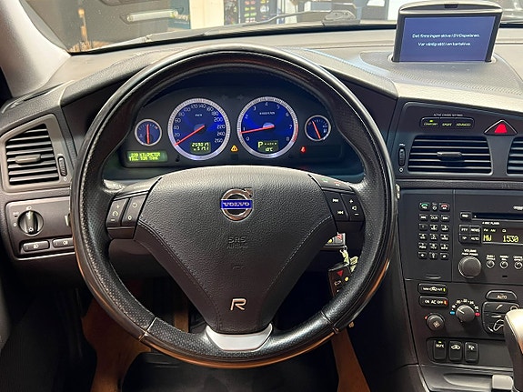 Volvo V70 12 of 18