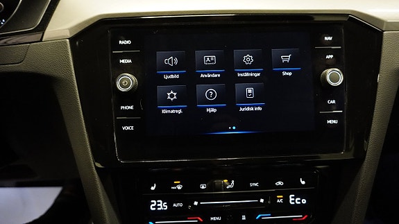 Volkswagen Passat 17 of 22