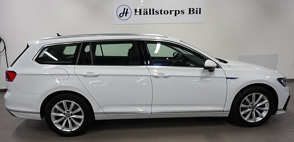 Volkswagen Passat 3 of 22