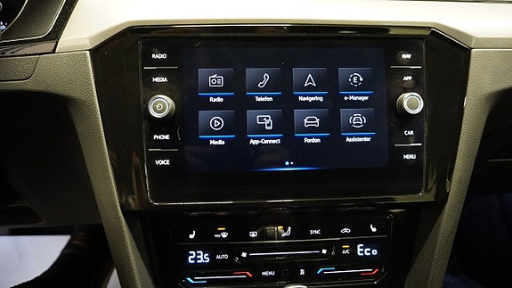 Volkswagen Passat 16 of 22