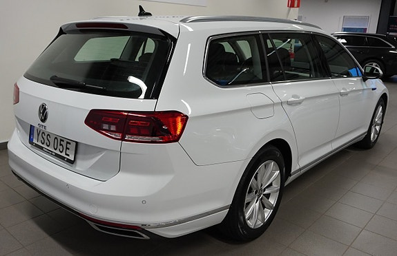Volkswagen Passat 4 of 22