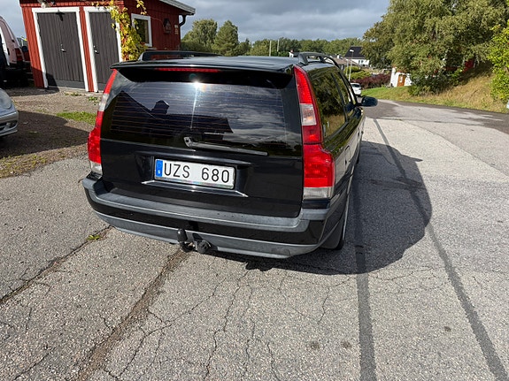 Volvo V70 2 of 4