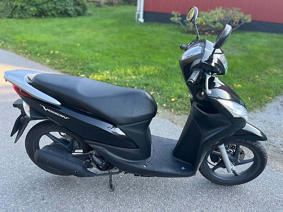 Honda Vision NSC50 2 of 3