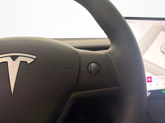 Tesla Model Y 18 of 30