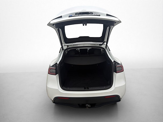 Tesla Model Y 11 of 30