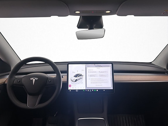 Tesla Model Y 15 of 30
