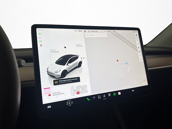 Tesla Model Y 24 of 30