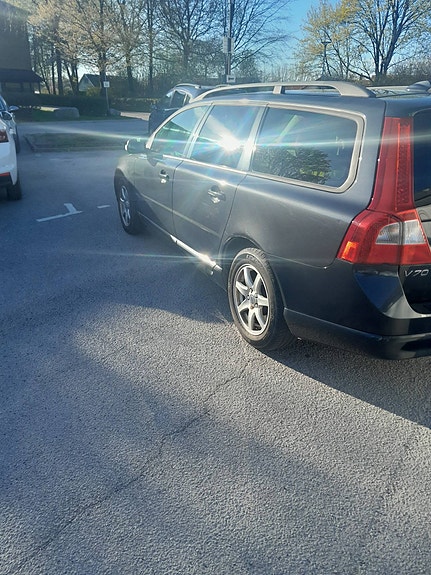 Volvo V70 3 of 13