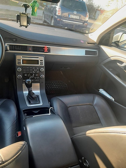 Volvo V70 8 of 13