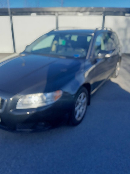 Volvo V70 2 of 13