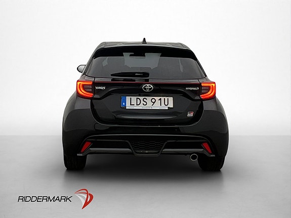 Toyota Yaris 8 of 30