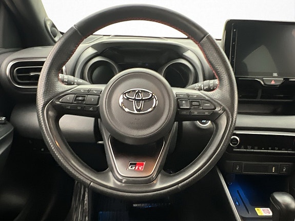 Toyota Yaris 15 of 30