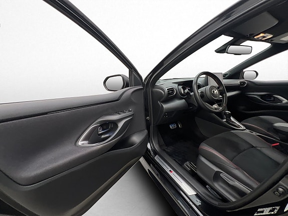 Toyota Yaris 11 of 30
