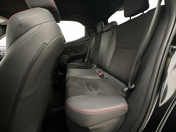 Toyota Yaris 13 of 30
