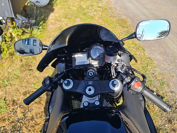 Honda CBR900RR Fireblade 6 of 7