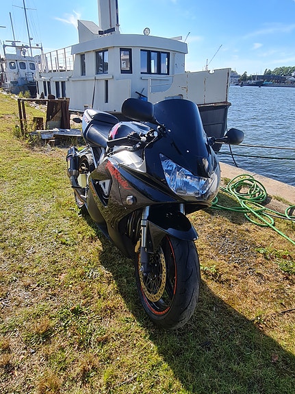 Honda CBR900RR Fireblade 5 of 7