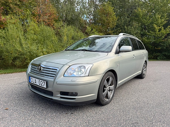Toyota Avensis 2 of 9