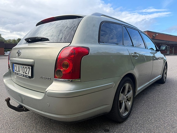 Toyota Avensis 6 of 9