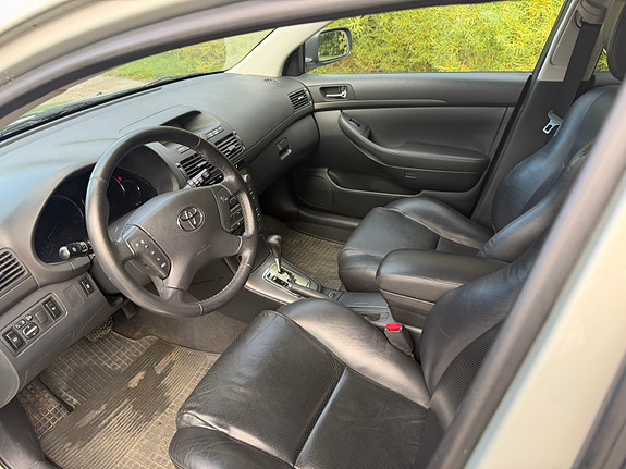 Toyota Avensis 7 of 9