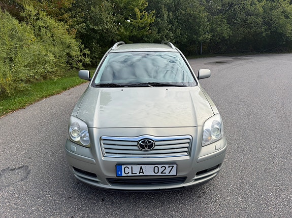 Toyota Avensis 3 of 9
