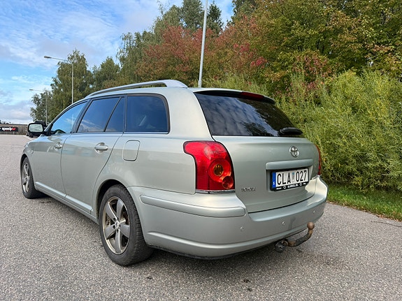 Toyota Avensis 5 of 9