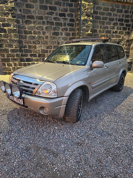 Suzuki Grand Vitara 2 of 4