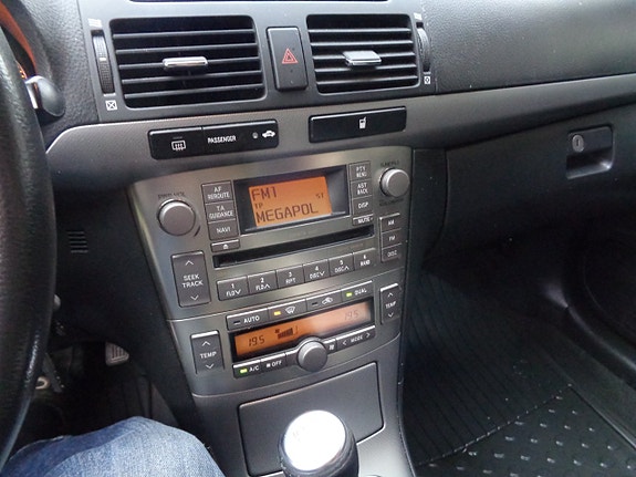 Toyota Avensis 24 of 30