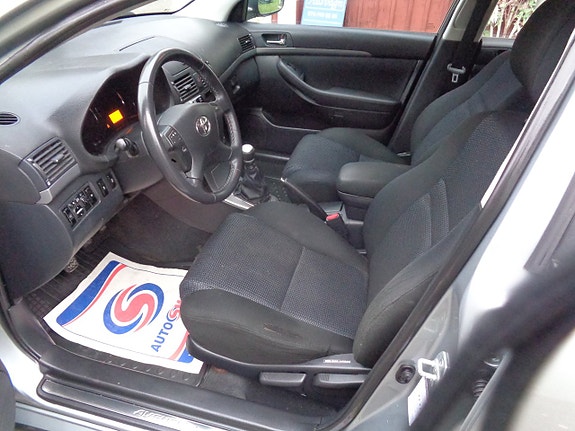 Toyota Avensis 26 of 30