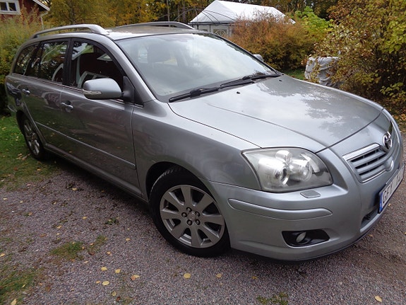 Toyota Avensis 2 of 30