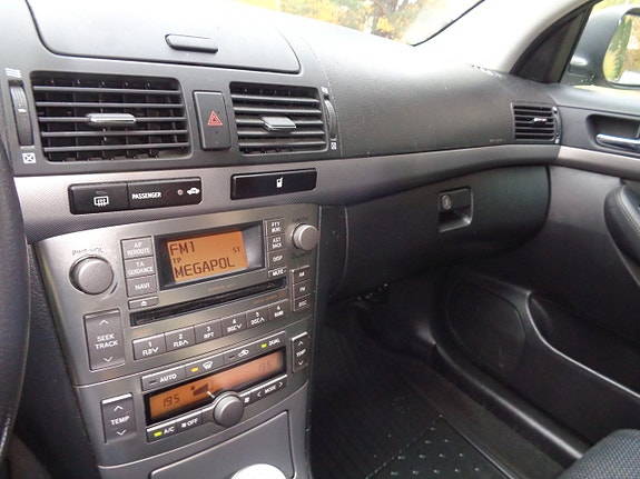Toyota Avensis 25 of 30