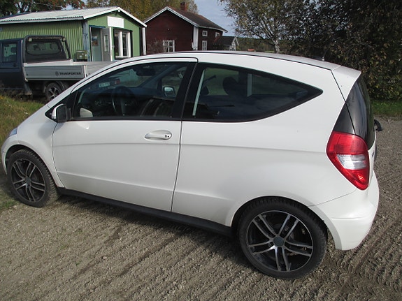 Mercedes-Benz A160 2 of 7