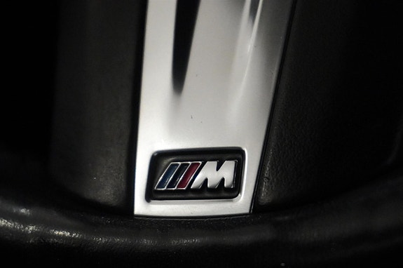 BMW 330e 11 of 14