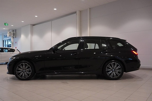 BMW 330e 3 of 14